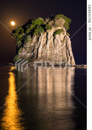 《石川県》月明かりの見附島・夜景 90209885