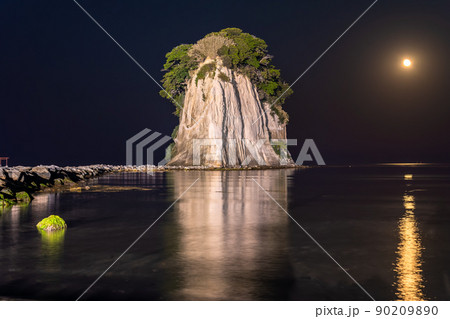 《石川県》月明かりの見附島・夜景 90209890