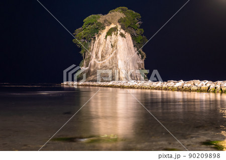 《石川県》見附島・夜景 90209898