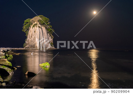《石川県》月明かりの見附島・夜景 90209904