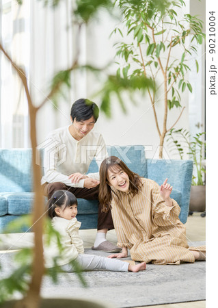 三人家族 仲良し 三人家族 仲良し 90210004