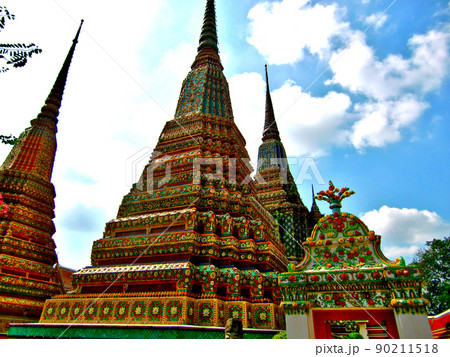 タイ・バンコク・ワットポーの仏塔 90211518