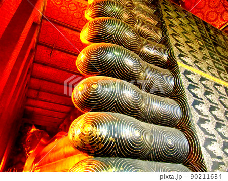 タイ・バンコク・ワットポーの涅槃仏 90211634