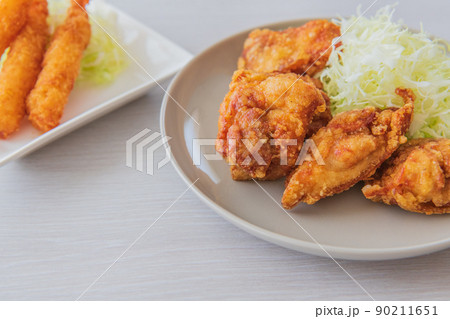 唐揚げ 白背景 クローズアップ揚げ物イメージ素材 90211651