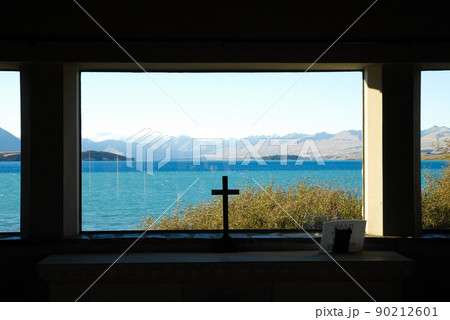 秋の夕方のテカポ湖畔 良き羊飼いの教会(ニュージーランド) 秋の夕方のテカポ湖畔 良き羊飼いの教会(ニュージーランド) 90212601