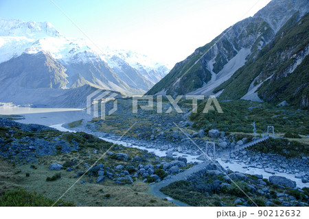 朝のフッカーバレー・トラック　アオラキ／マウントクックのハイキングコース（ニュージーランド） 90212632