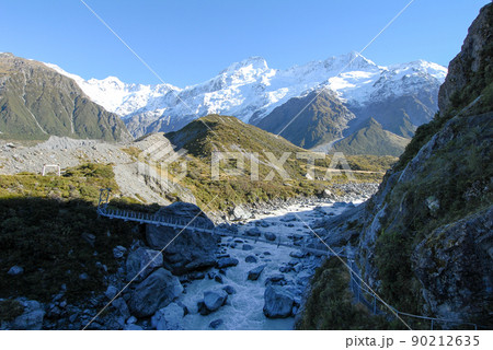 朝のフッカーバレー・トラック　アオラキ／マウントクックのハイキングコース（ニュージーランド） 90212635