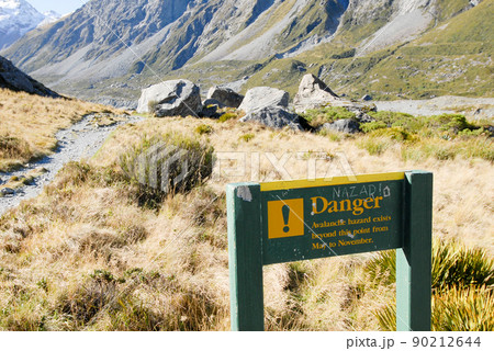 フッカーバレー・トラックの標識　アオラキ／マウントクックのハイキングコース（ニュージーランド） 90212644
