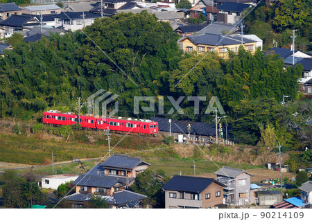 御嵩駅付近を走る名鉄電車 90214109