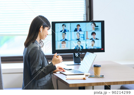 ミーティング　会議　オンライン会議　ビデオ会議　テレビ会議　ウェブ会議　ズーム会議　リモート 90214299