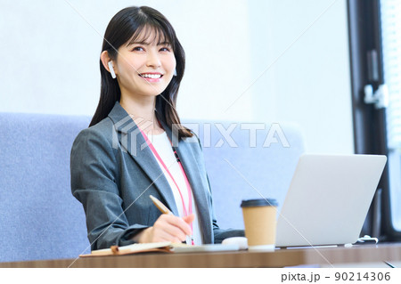 ミーティング　会議　オンライン会議　ビデオ会議　テレビ会議　ウェブ会議　ズーム会議　リモート 90214306