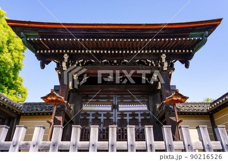 古都の美しい唐門 妙法院門跡（京都市東山区） 90216526