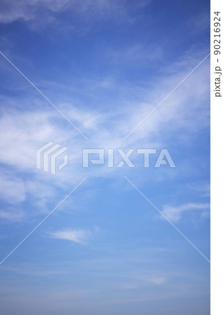 青空と白い雲 青空と白い雲 90216924