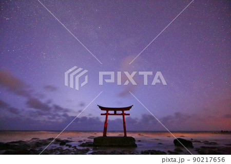 星空と金比羅神社 星空と金比羅神社 90217656