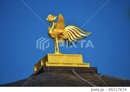 赤富士に鳳凰 (ホワイト・黄金のII) 金マット15号(86cm× 74cm) 金閣寺 鳳凰の写真素材 [90217674] - PIXTA