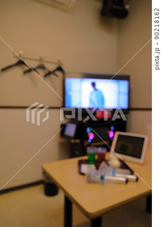 準備を整えて「さぁ、歌うぞ！」 90218162