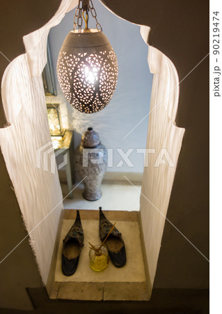 歴史的なモロッコの街マラケッシュの建物、リヤド 90219474