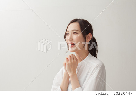 日本人女性のポートレート 90220447