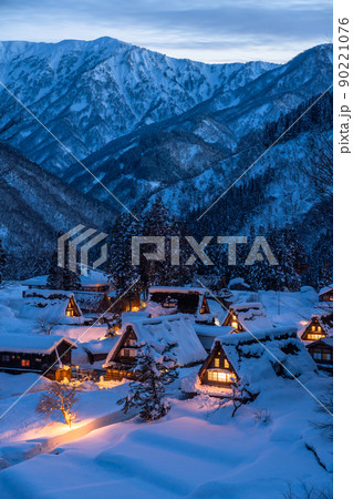 《富山県》積雪の相倉合掌造り集落・五箇山 《富山県》積雪の相倉合掌造り集落・五箇山 90221076