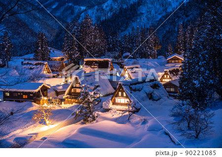 《富山県》積雪の相倉合掌造り集落・五箇山 《富山県》積雪の相倉合掌造り集落・五箇山 90221085