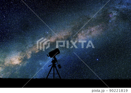 星空と天体望遠鏡 90221819