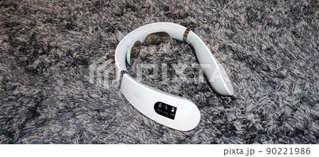 首のコリを解消するマッサージ器 90221986