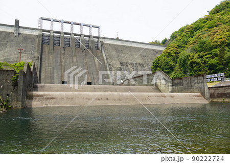 早明浦ダム、ダム直下からの眺め(高知県) 早明浦ダム、ダム直下からの眺め(高知県) 90222724