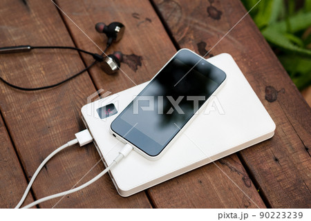 charging smartphone with power bank charging smartphone with power bank 90223239