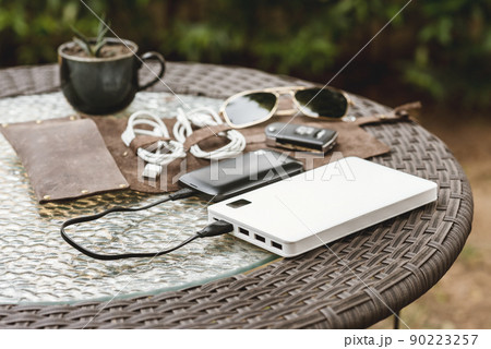 charging smartphone with power bank 90223257