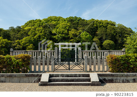 新緑の西大寺から尼ヶ辻 垂仁天皇陵拝礼所 2022年4月25日 90223815