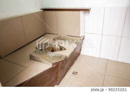 Dirty old outside toilet 90225201
