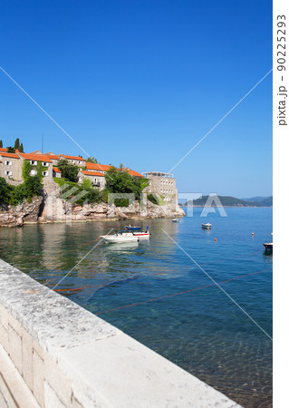 Famous architectural monument of the island resort of St. Stephen St. Stephen in the Adriatic Sea, Montenegro. The concept of recreation at sea. 90225293