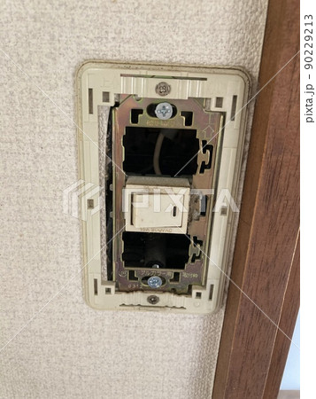 電気スイッチカバー取り外し 電気スイッチカバー取り外し 90229213