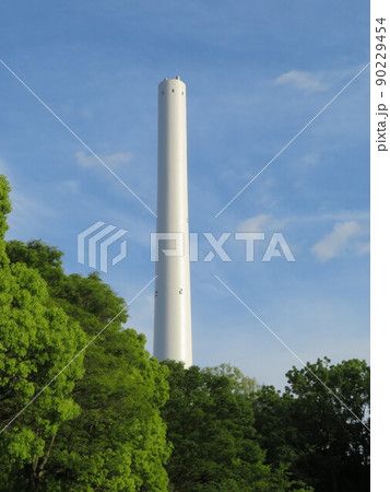 光が丘公園から見える光が丘清掃工場の煙突 90229454