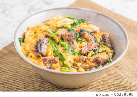 イワシの玉子とじ丼 イワシの玉子とじ丼 90229690