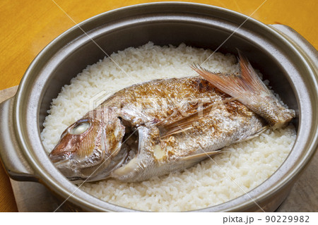 土鍋で作る鯛めし 90229982