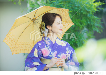 浴衣の女性 日傘 浴衣の女性 日傘 90230336
