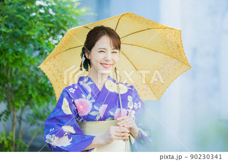 浴衣の女性 日傘 浴衣の女性 日傘 90230341