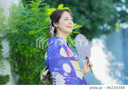 浴衣の女性　 90230388