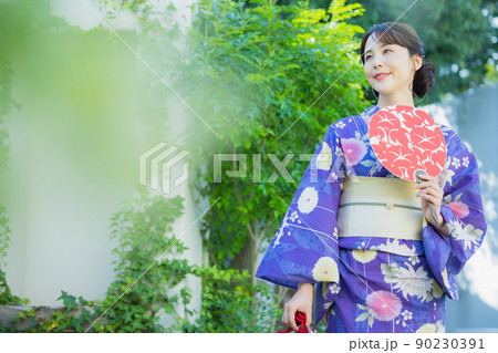 浴衣の女性　 90230391