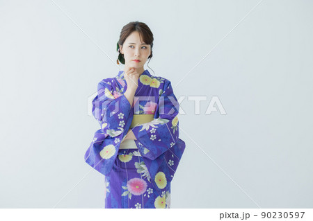浴衣の女性　 90230597