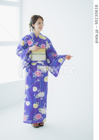 浴衣の女性　 90230638