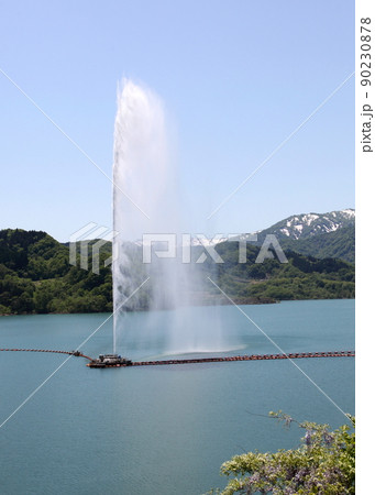 山形県寒河江ダムの大噴水 山形県寒河江ダムの大噴水 90230878