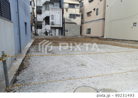 街中の更地 ビルの谷間の空地 建設予定地 街中の更地 ビルの谷間の空地 建設予定地 90231493