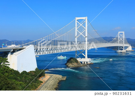 快晴下の鳴門海峡と大鳴門橋 快晴下の鳴門海峡と大鳴門橋 90231631