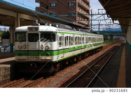 終焉近い信越本線115系（二次新潟色・快速） 90231685