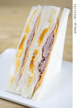 美味しいハムチーズたまごサンド 美味しいハムチーズたまごサンド 90231701