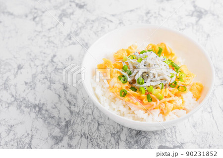 釜揚げシラス丼 90231852