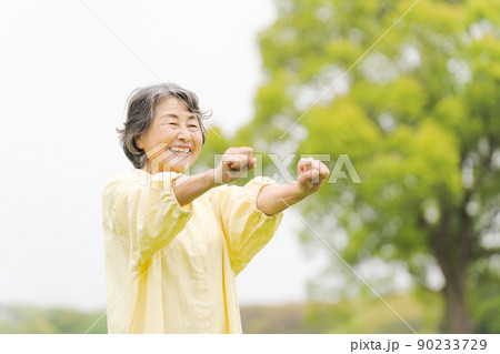 アクティブシニア　女性 90233729