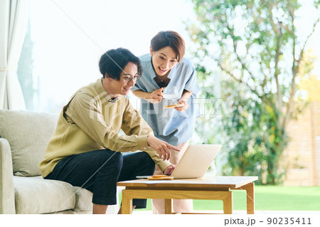 男女 家 男女 家 90235411